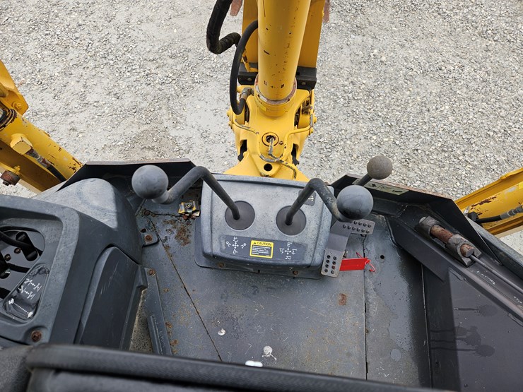 2004-deere-310g-image-13