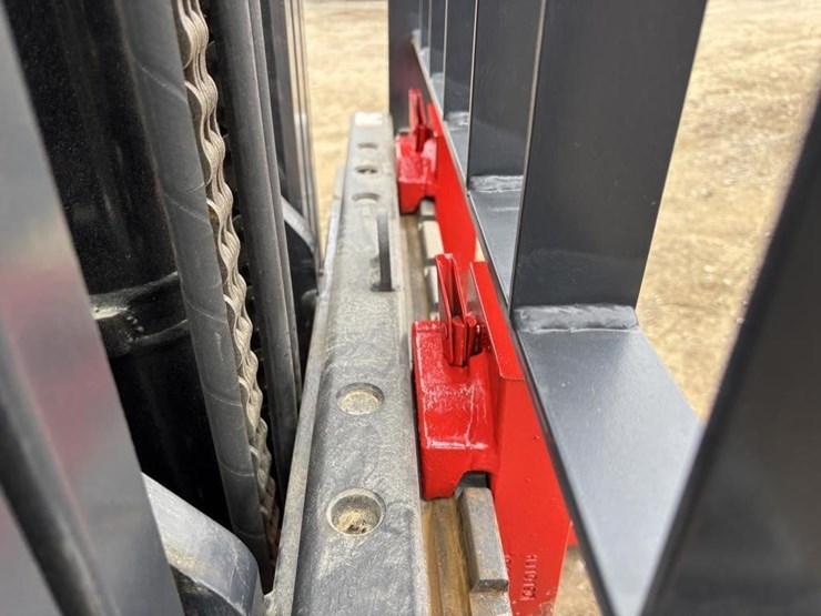 2021-caterpillar-gp30n-image-12