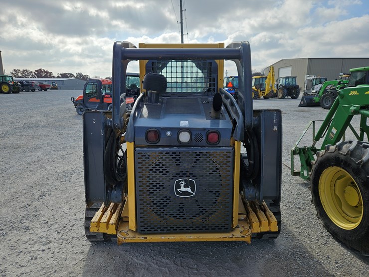 2010-deere-333d-image-17