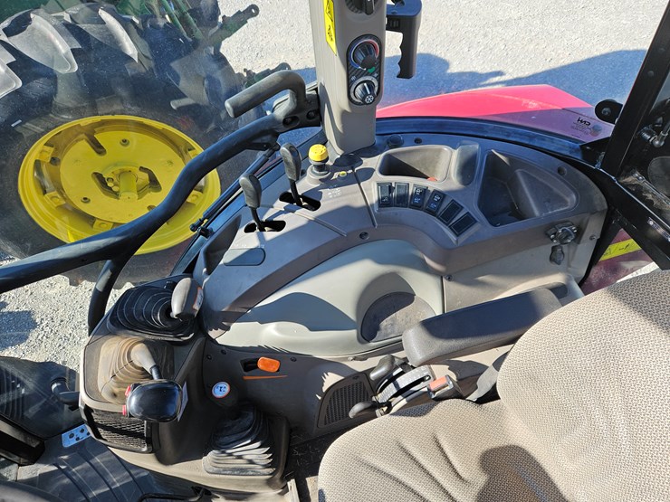 case-ih-farmall-120c-image-12