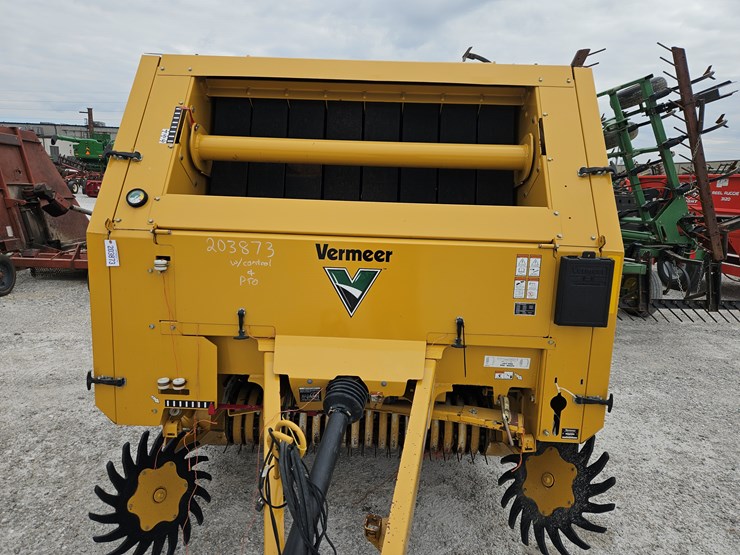 #203873-•-vermeer-505m-baler-image-3