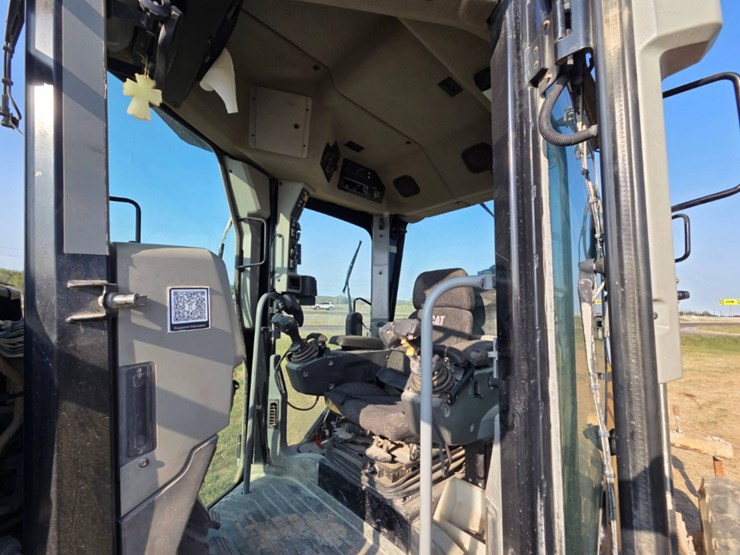 2015-caterpillar-140m3-image-13