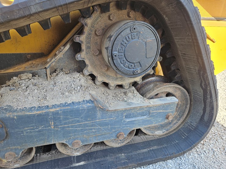 2018-deere-331g-image-15