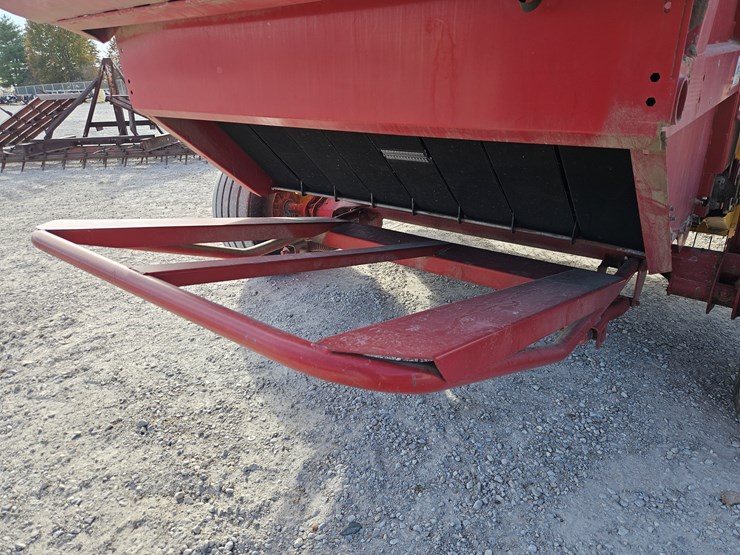 2012-new-holland-br7090-image-10