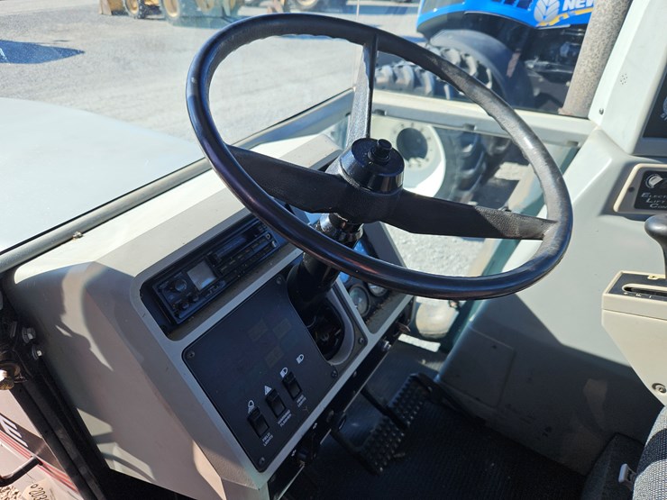 #203305-•-1995-white-6145-tractor-image-9