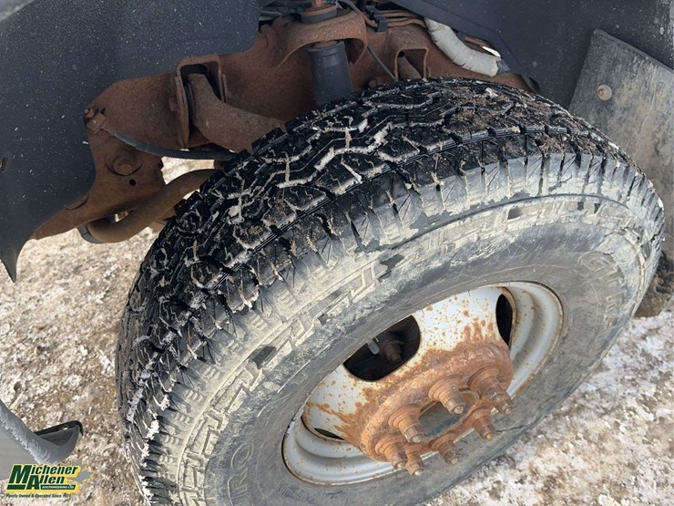 2005-gmc-sierra-3500-image-8