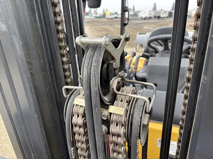 2021-caterpillar-gp30n-image-17