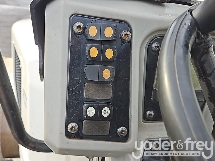 2014-caterpillar-cb24b-image-24