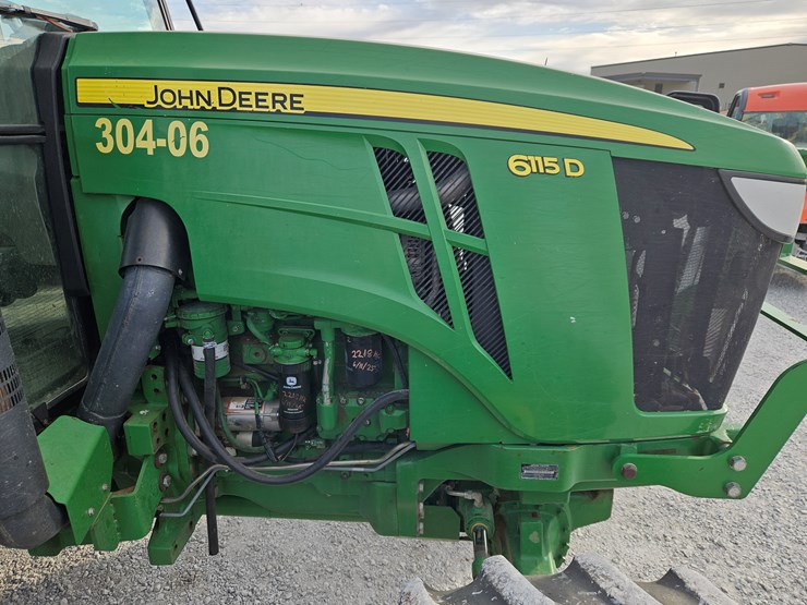 2014-john-deere-6115d-image-17