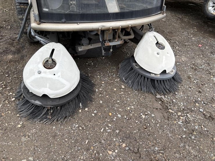 applied-sweepers-636hs-image-7