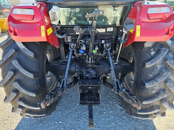 case-ih-farmall-120c-image-18