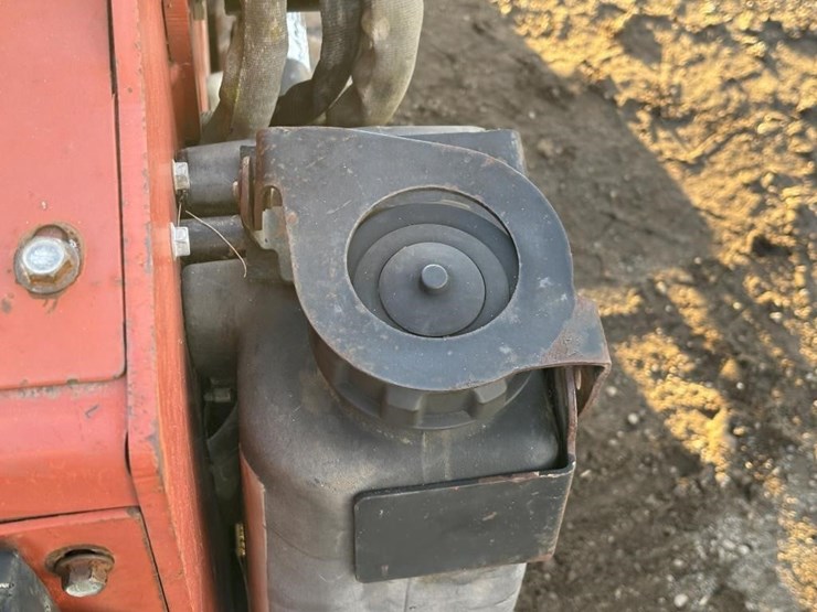 2006-ditch-witch-sk650-image-22