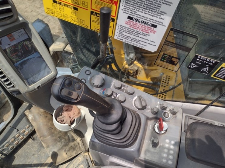 2019-deere-135g-image-10