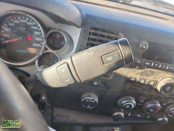 2013-chevrolet-silverado-2500hd-lt-image-12