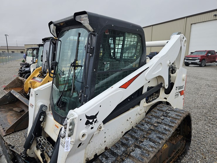 2022-bobcat-t770-image-11