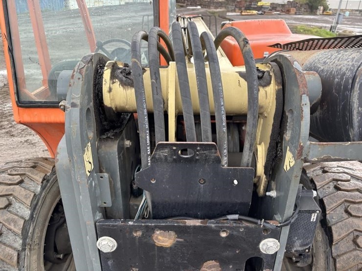 2013-jlg-g5-18a-image-36