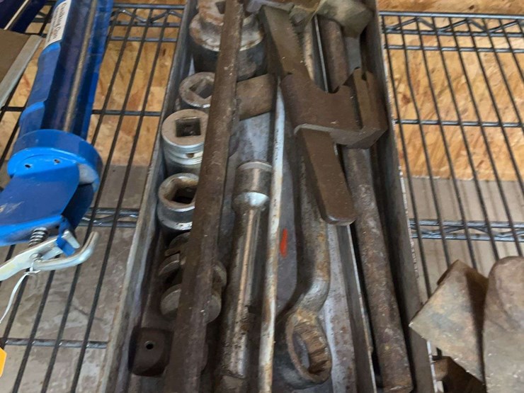 vise,-sockets,-pull-bar,-c-clamp-image-3