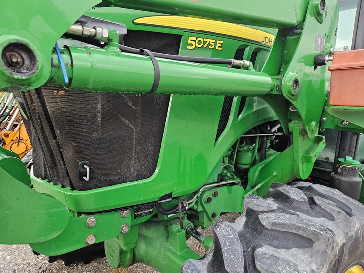 2016-john-deere-5075e-image-7