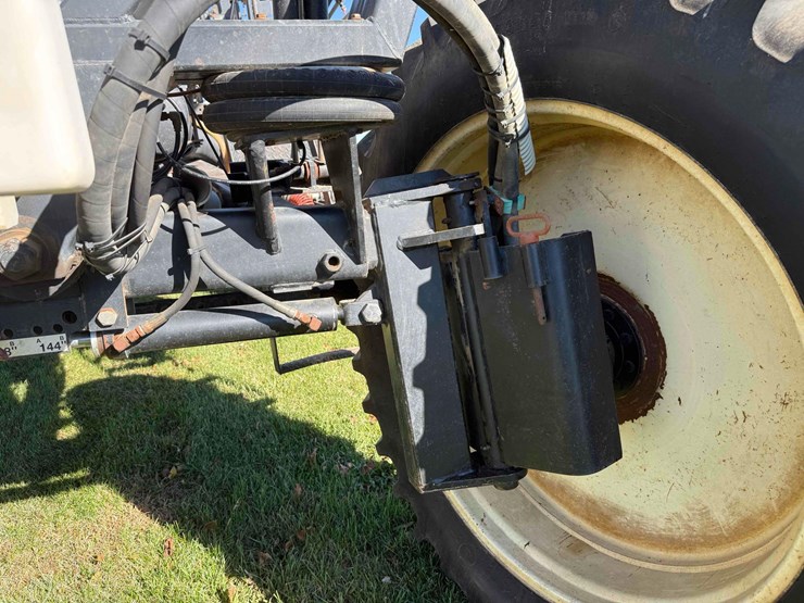 willmar-8400-sprayer-image-29