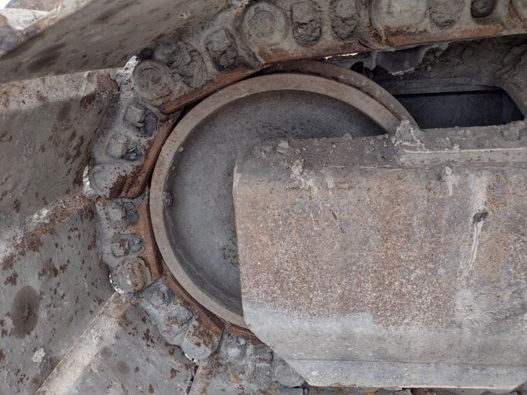 volvo-ec220e-lr-image-40