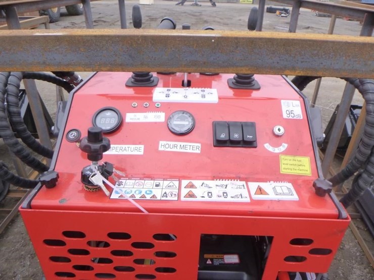 2025-agt-ysrt14-skid-steer-track-loader-image-12