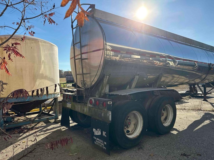 1976-6500-gal-ss-tanker-image-16