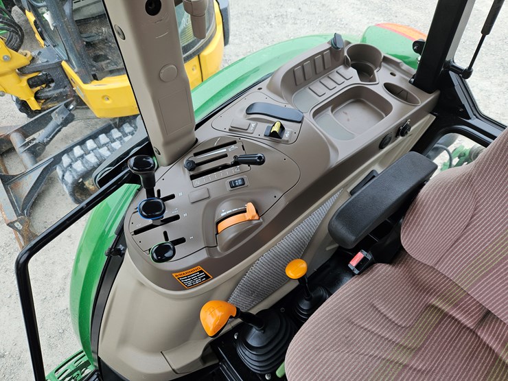 2017-john-deere-6120e-image-8