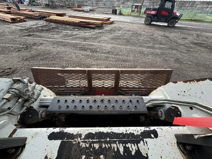2012-bobcat-s175-image-21
