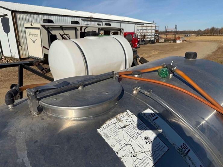 willmar-8400-sprayer-image-37