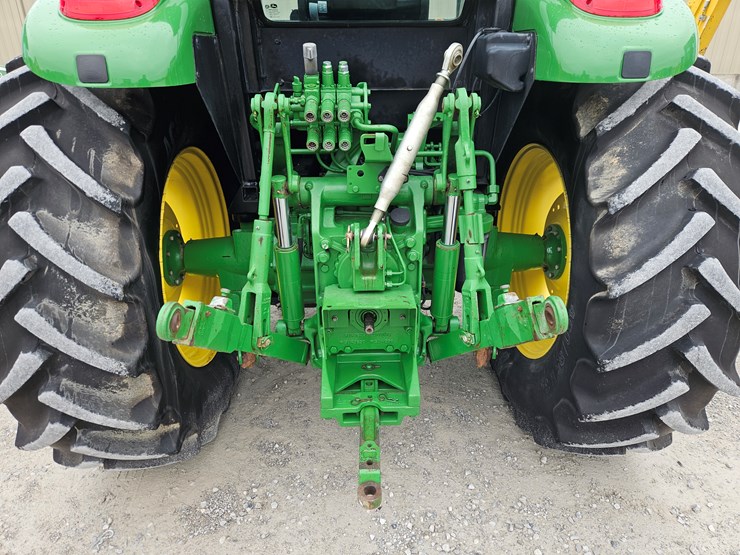 2017-john-deere-6120e-image-14