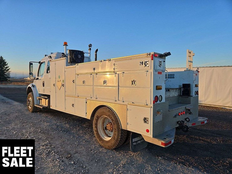 2005-freightliner-m2-106-image-3