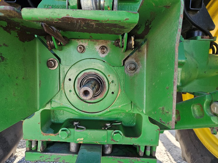 2011-john-deere-6100d-image-18