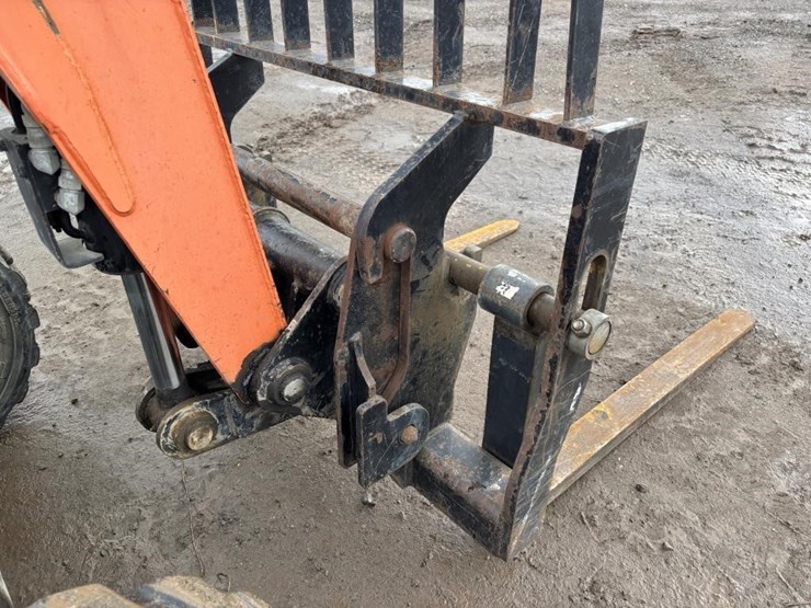 2013-jlg-g5-18a-image-12