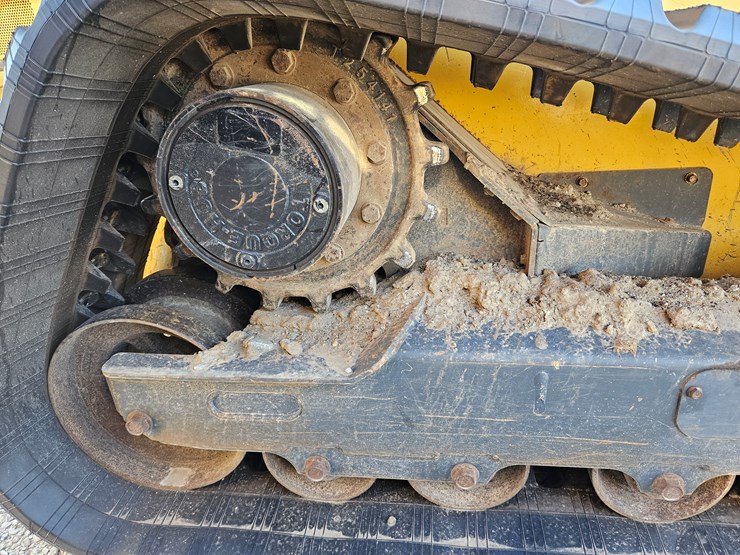 2018-deere-331g-image-21