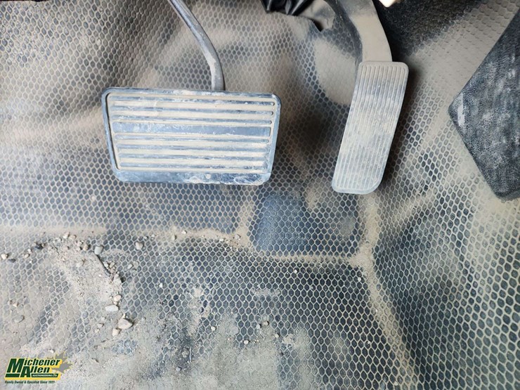 2013-chevrolet-silverado-2500hd-lt-image-16