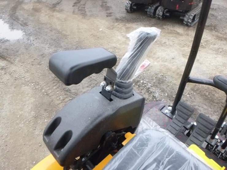 2025-vicsec-vc15p-hydraulic-excavator-image-21