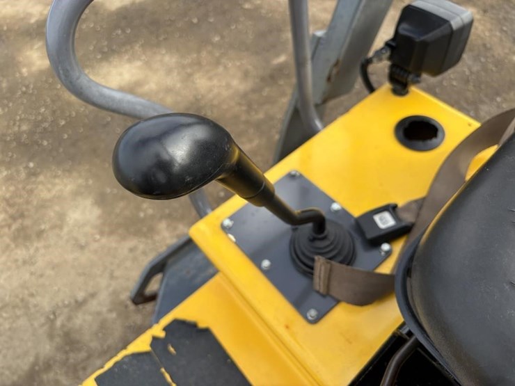 2015-dynapac-cc1200-image-24