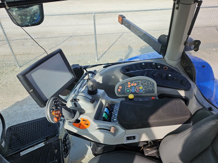 2015-new-holland-t8.410-image-10