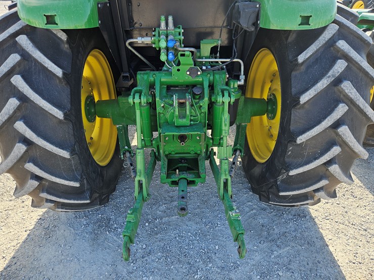 2016-john-deere-6105e-image-17