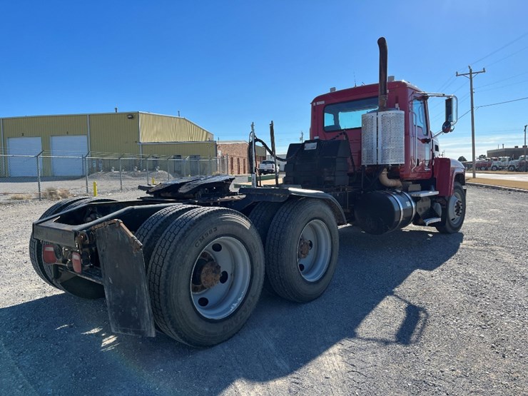 2013-mack-chu613-image-3