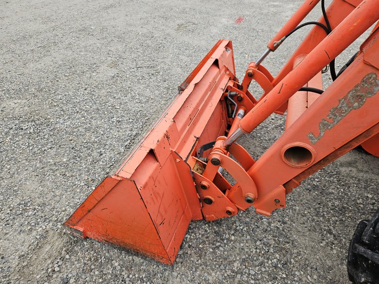 2008-kubota-m7040-image-24
