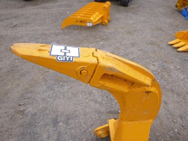 caterpillar-305-image-6