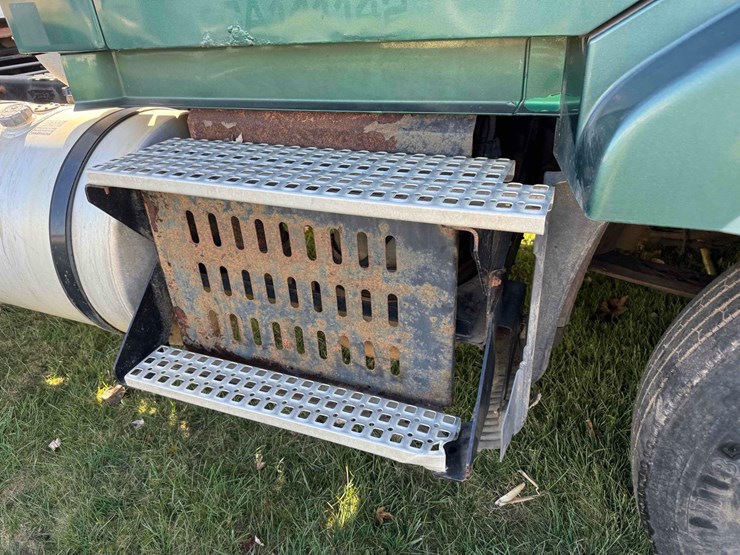 volvo-d13-semi-image-16