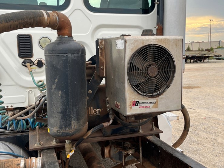 2015-freightliner-cascadia-daycab-image-19