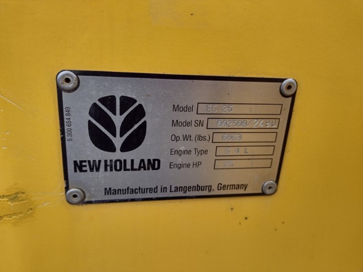new-holland-ec25-image-5