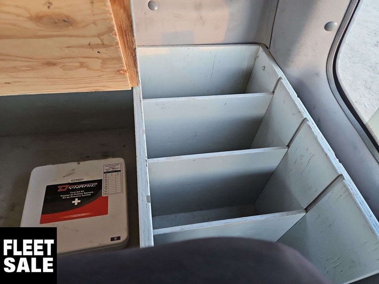 2005-freightliner-m2-106-image-29