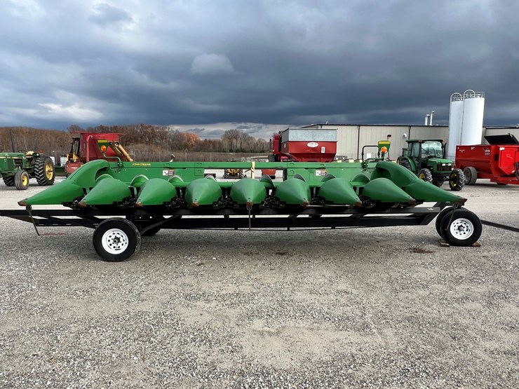 2019-john-deere-708c-image-3