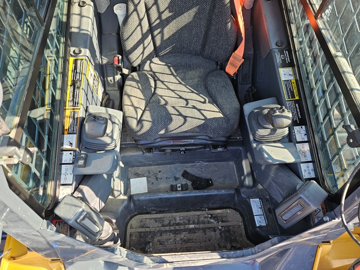 2018-deere-331g-image-9