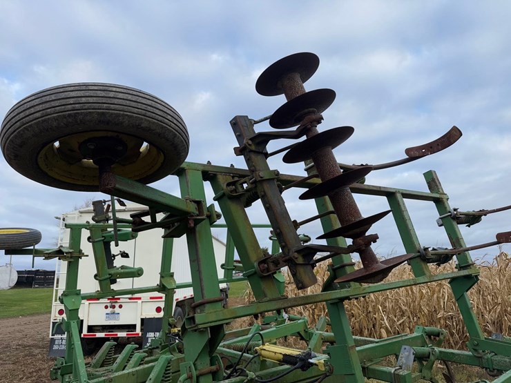 17-shank-john-deere-disc-chisel-image-16