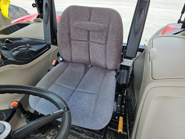 2018-massey-ferguson-5711-image-16